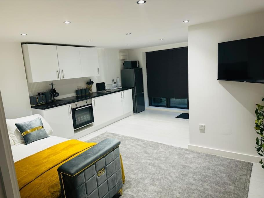Perfect 1 Bed Sleeps 5 1 Kingsize Bed 1 Double Sofabed One Single Mattress Free Parking Wifi Good Transport Network Shopping Makers Families Contractors In North London Энфилд