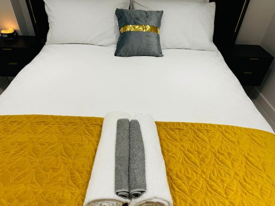 Appartement Perfect 1 Bed Sleeps 5 1 Kingsize Bed 1 Double Sofabed One Single Mattress Free Parking Wifi Good Transport Network Shopping Makers Families Contractors In North London