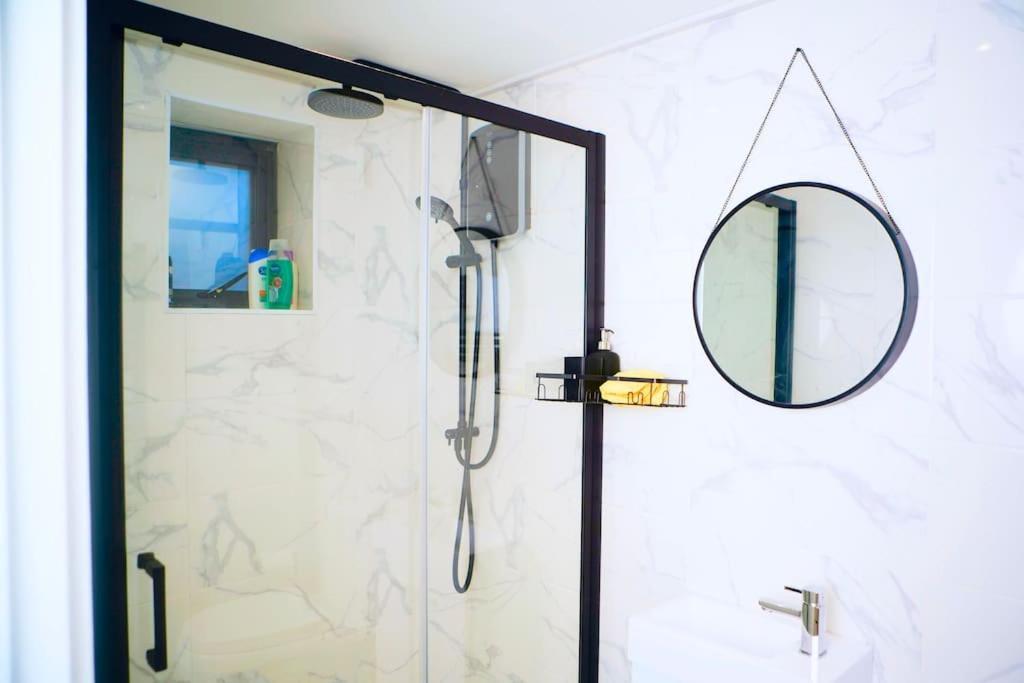 Апартаменты Perfect 1 Bed Sleeps 5 1 Kingsize Bed 1 Double Sofabed One Single Mattress Free Parking Wifi Good Transport Network Shopping Makers Families Contractors In North London Энфилд