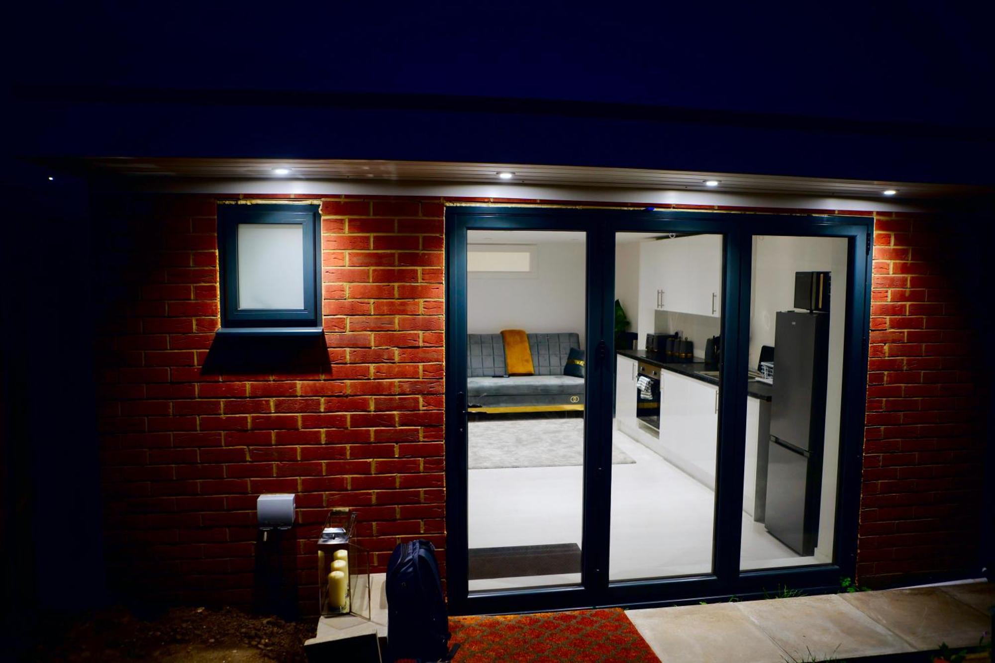 Appartement Perfect 1 Bed Sleeps 5 1 Kingsize Bed 1 Double Sofabed One Single Mattress Free Parking Wifi Good Transport Network Shopping Makers Families Contractors In North London Enfield