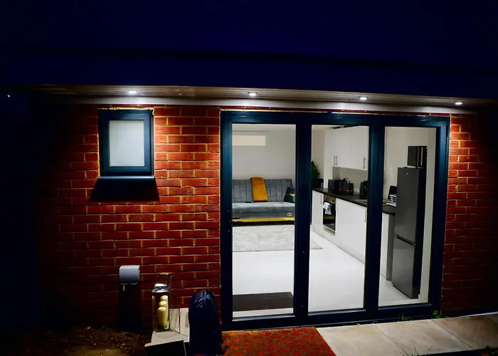 Perfect 1 Bed Apartment Sleeps 5 1 Kingsize Bed 1 Double Sofabed One Single Mattress Free Parking Wifi Good Transport Network Shopping Holiday Makers Families Contractors In North London