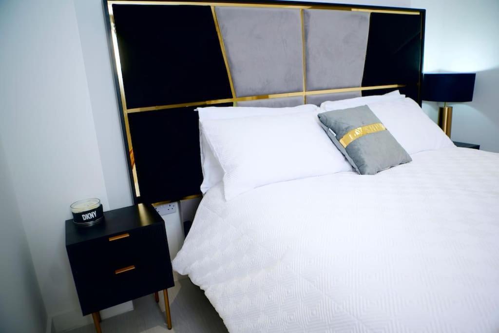 Apartment Perfect 1 Bed Sleeps 5 1 Kingsize Bed 1 Double Sofabed One Single Mattress Free Parking Wifi Good Transport Network Shopping Makers Families Contractors In North London