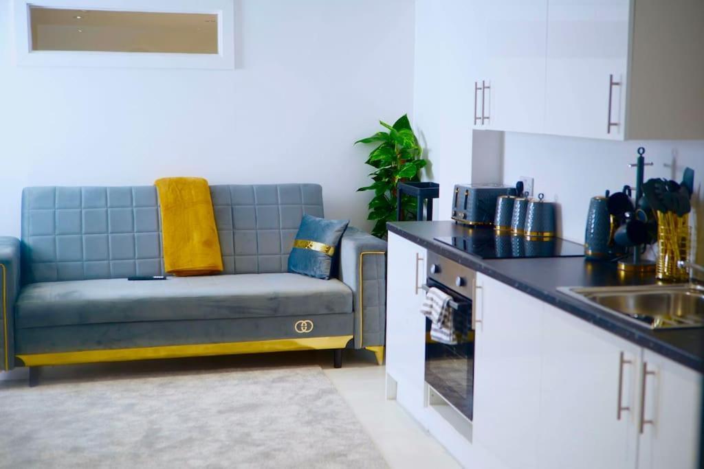 Apartment Perfect 1 Bed Sleeps 5 1 Kingsize Bed 1 Double Sofabed One Single Mattress Free Parking Wifi Good Transport Network Shopping Makers Families Contractors In North London Enfield
